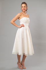 Jasmine Lace Dress - For the Understated Bride
